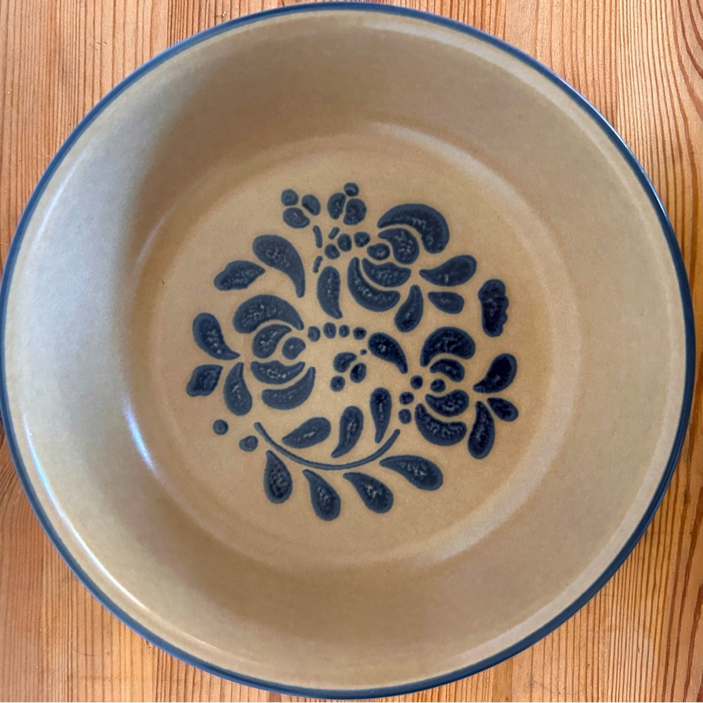 Pfaltzgraff Folk Art 9 inch  vegetable bowl